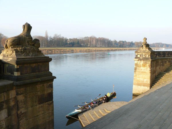 5 Schloss Pillnitz Elbtreppe mit Boot 1