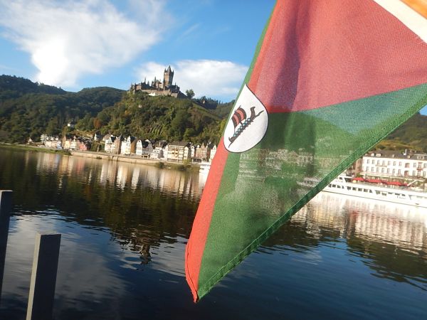 Cochem Burg mit Flagge 2021