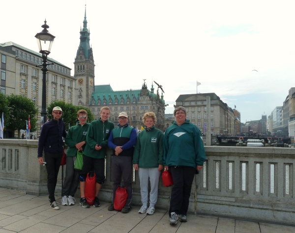 Hamburger Rathaus mit Ruderern USE20212