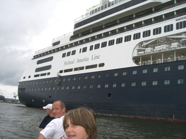 Kreuzfahrer Warnemuende 09