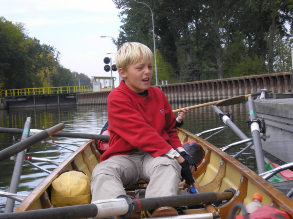 Patrik im Boot Schleuse