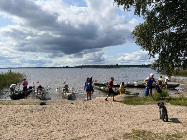 Ruderboote Kalsvik am Strand Asnen 2023