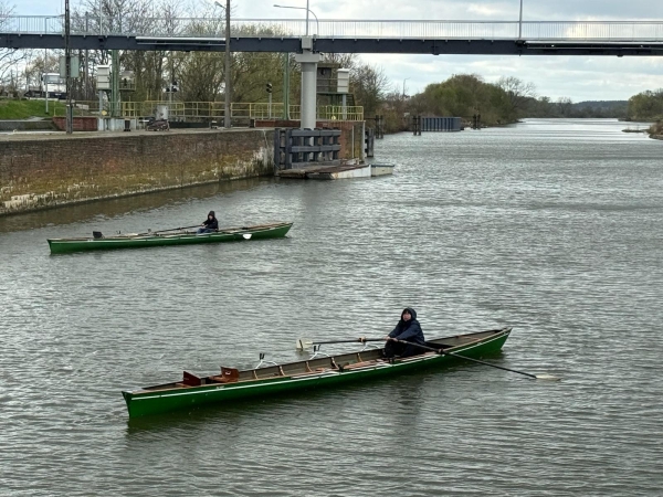 Ruderboote auf Reede Schleuse Oder 2024