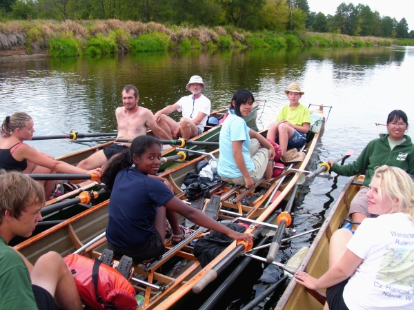 Ruderboote vor Rozan 2015